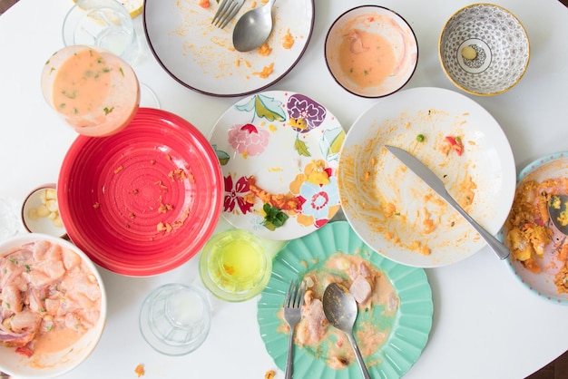 Kolorowe dania na stole